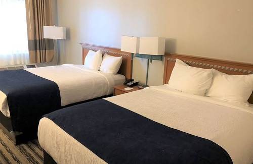 Window Rock Hotel | 2 Pet-friendly Units Near Navajo Nation Council Chambers! Pool Access & Hot Tub!