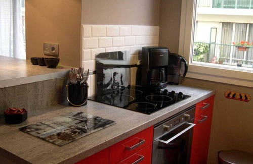 Quartier des Grandes-Carrieres Apartment | 2 pièces entre Montmartre et Batignolles . Wifi. Parking en option