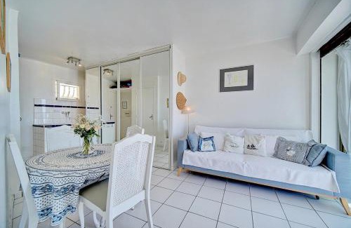 Le Suquet Apartment | 2 pièces TERRASSE vue MER- 20 m de la PLAGE A1B120