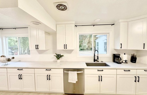 Hillsboro Other | 2 Private Acres - Single Level - 5 Bed Rooms 4 Bath - Surrounded by new Homes