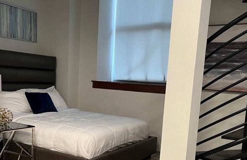 Downtown Jackson Apartment | 2 Queen Bed Loft Summ