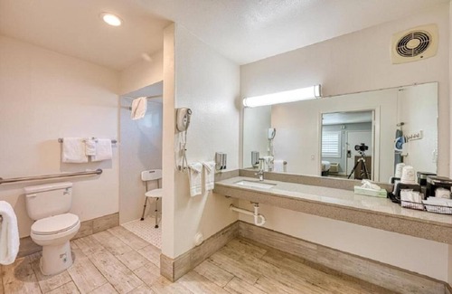 San Luis Obispo House | 2 Queen Beds Non-Smoking Accessible