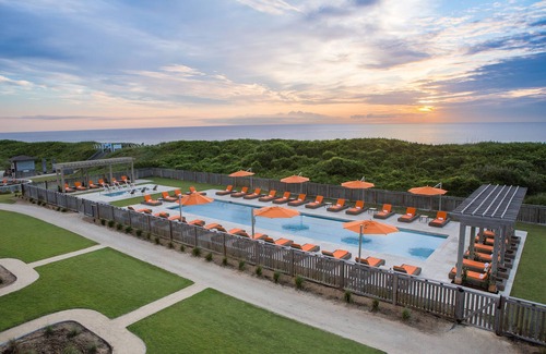 Duck Apartment | 2 Queens | Private Beach + Award-Winning Spa