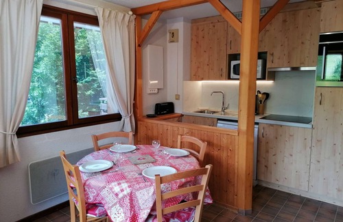 Le Chinaillon Apartment | 2-room apt for 5 with balcony & parking near slopes in Chinaillon