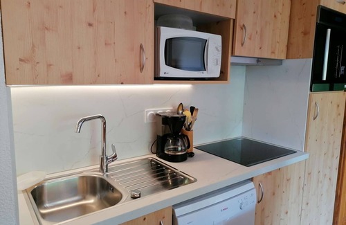 Le Chinaillon Apartment | 2-room apt for 5 with balcony & parking near slopes in Chinaillon