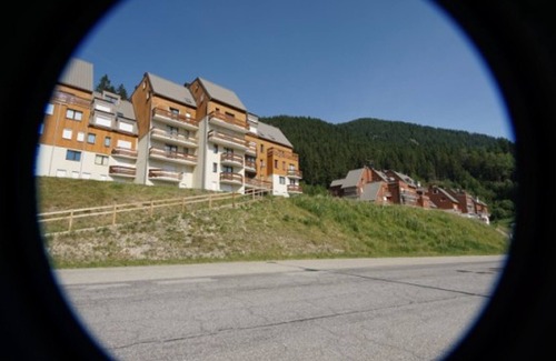 Le Pleynet Apartment | 2-room cabin apartment at the foot of the slopes with balcony and ski locker