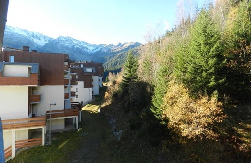 Le Pleynet Apartment | 2-Room Ski-In/Ski-Out Apartment with Balcony and Elevator