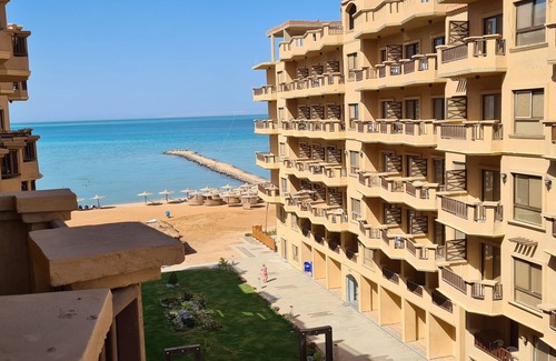 Al Ahyaa House | 2 room vacation apartment with private sandy beach