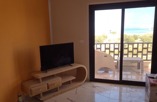 Al Ahyaa House | 2 room vacation apartment with private sandy beach