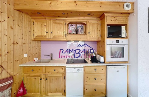 Valloire Apartment | 2 rooms 4 or 5 people Collective parking Closed