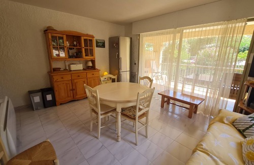 Sainte-Maxime Apartment | 2 ROOMS AIRCONDITIONED WIFI RESIDENC WITH SWIMING POOL CLOSE TO SHOPS AND BEACHE