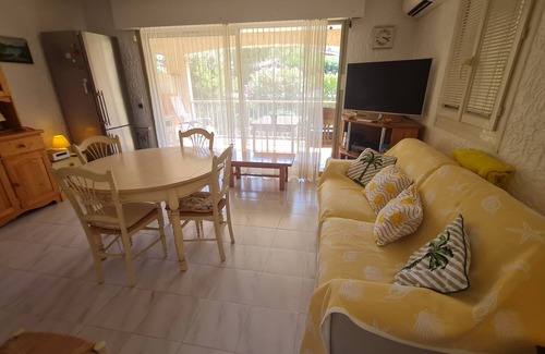 Sainte-Maxime Apartment | 2 ROOMS AIRCONDITIONED WIFI RESIDENC WITH SWIMING POOL CLOSE TO SHOPS AND BEACHE