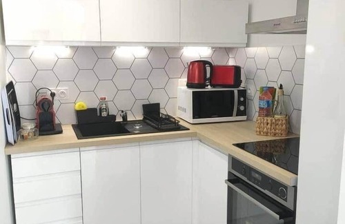 Bedarieux Apartment | 2 rooms on the ground floor with air conditioning