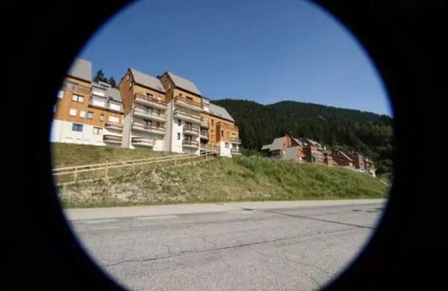 Le Pleynet Apartment | 2 ROOMS SLEEPS 5