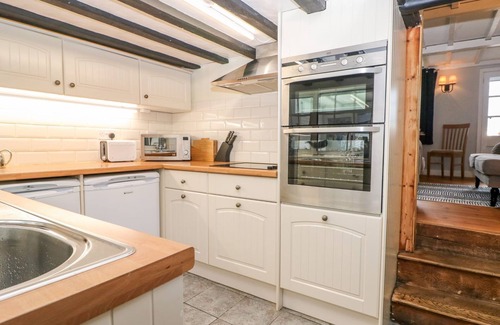 Pevensey House | 2 SEAVIEW COTTAGES, family friendly, with open fire in Normans Bay