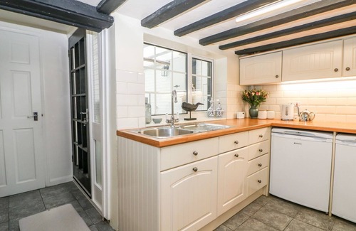 Pevensey House | 2 SEAVIEW COTTAGES, family friendly, with open fire in Normans Bay