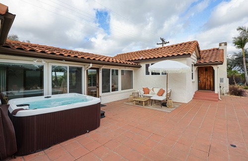 Vista House | 2 Separate Homes w 2 hot tub - The Vineyard Retreat - New listing