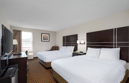 Graysville Hotel | 2 Separate Hotel Bedrooms with 2 Queen Beds in each room with attached bathroom