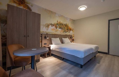 Krachtighuizen Hotel | 2 Serene Stays with Terrace Near Cycling Paths in Iconic Veluwe Trails
