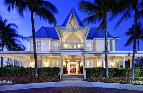 Marathon House | 2 Spacious Rooms in Beachfront Resort w/Lagoon-styled Pool & Free Parking
