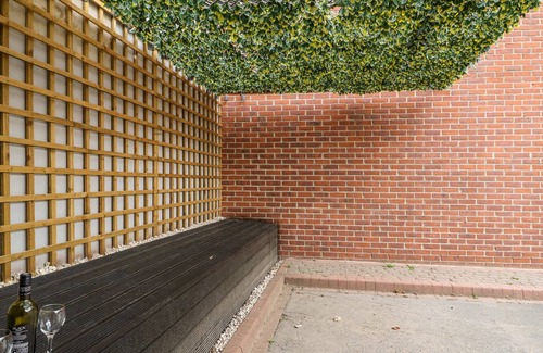 Wakefield Apartment | 2, ST JOHN'S NORTH APARTMENTS, character holiday cottage in Wakefield