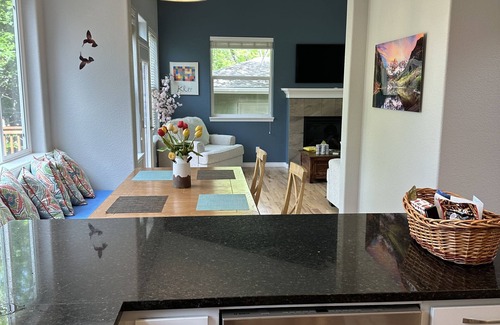 Lafayette House | 2-Story, 3 bed, 2.5 bath, Patio, Yard, Fireplace