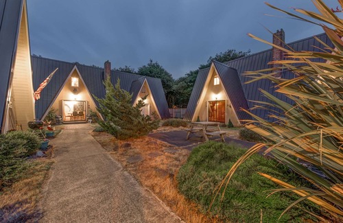 Ocean Shores Villa | 2-Story Medieval Villa Near Beach