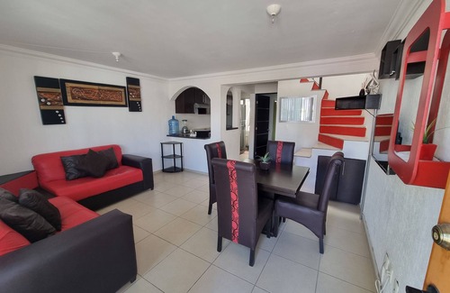 Queretaro House | 2-Story House With Large Pool and Parking Space