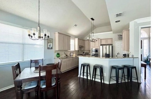 Southeast Arlington House | 2 Story🏡 POOL 🏊🏼‍♀️ HOT TUB Spacious 🐶Friendly Centrally Located KING & Queen Beds