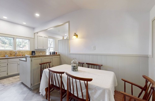 Mendocino House | 2-story river-view home with wood fireplace, patio, streaming, hot tub, W/D