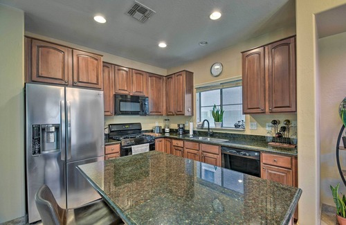 Sierra Verde House | 2-Story Surprise Getaway w/Patio + Fire Pit!