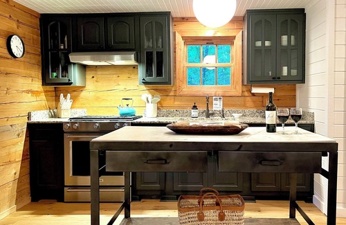 Eureka Springs Cabin | 2 Stylish Cabins, 1 Stunning Property, 6 Guests