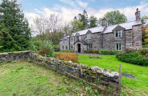 Dolwyddelan House | 2 Tan-y-castell