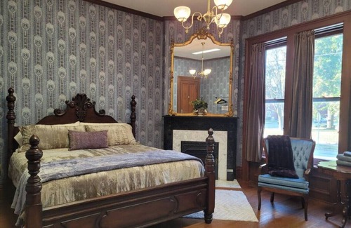Springfield House | #2 - The Henry James Room