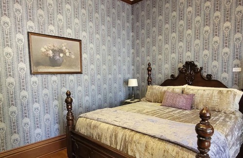Springfield House | #2 - The Henry James Room