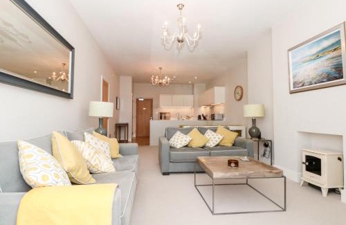 Bugford Apartment | 2 The Manor House, Hillfield Village