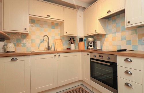 Hope-Cove Cottage | 2 THE SQUARE, pet friendly, character holiday cottage in Hope Cove