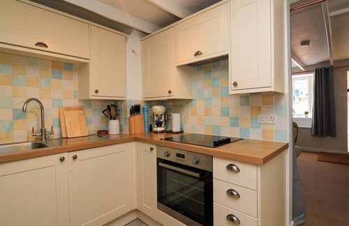 Hope-Cove Cottage | 2 THE SQUARE, pet friendly, character holiday cottage in Hope Cove
