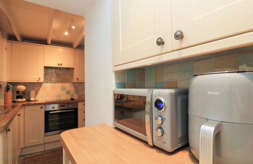 Hope-Cove Cottage | 2 THE SQUARE, pet friendly, character holiday cottage in Hope Cove