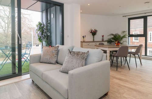 Taunton Apartment | 2 THE WHARF, family friendly in Taunton