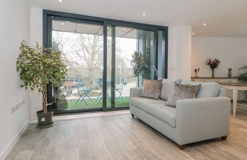 Taunton Apartment | 2 THE WHARF, family friendly in Taunton