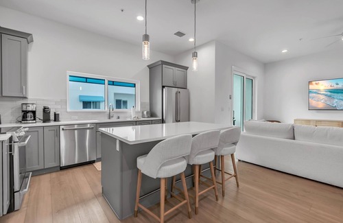 Madeira Beach House | ☀2 Townhomes🌴Azul A3/A4🐬Great Location🏖️Close to Beach🍹Private Rooftop Decks