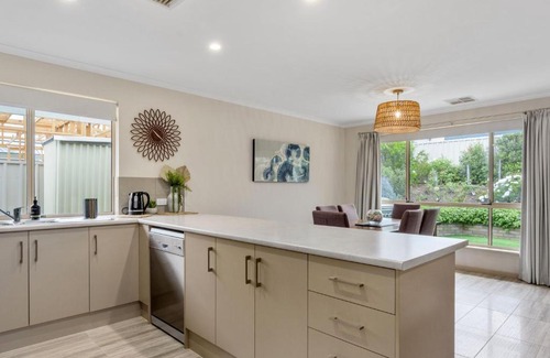 Normanville House | 2 Ulonga Court