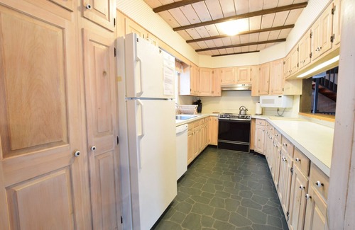 Jeffersonville House | 2 Units (25 people) @ Smugglers Fam-style Chalets - 5 Min walk to the Resort