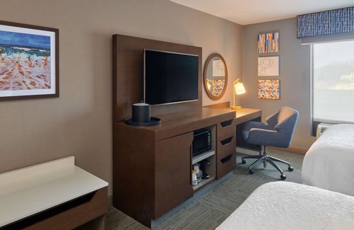 Smithfield Hotel | 2 Units | Enjoy Providence Getaway – Indoor Pool + Free Hot Breakfast
