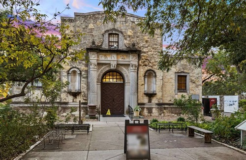 Downtown San Antonio Apartment | 2 Units | Stay by River Walk | Comfort & Convenience for Foodies and Explorers
