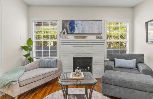 Grandview Heights House | 2 Units w Heated Pool 5BR WPB Retreat N Downtown