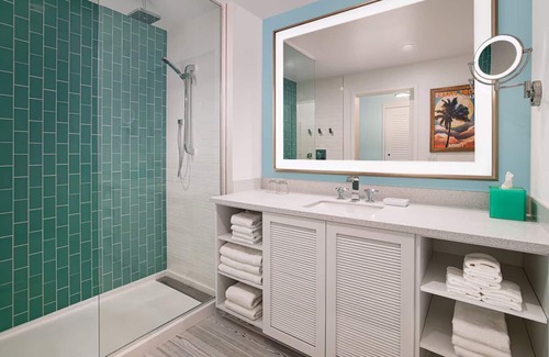 Fort Myers Beach Resort | 2 Vibrant Rooms with Outdoor Pool & Balcony Near Crescent Beach Park