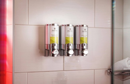 Belltown Hotel | 2 Vibrant Rooms Near Space Needle w/Designer Toiletries & Funky Decor