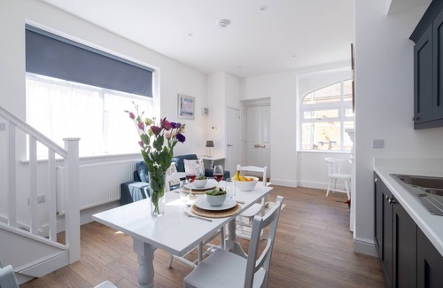 Leiston Cottage | 2 Volunteer House, Leiston - sleeps 2 guests in 1 bedroom